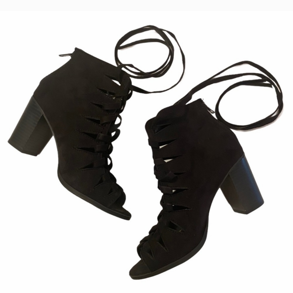 Soda Hewitt Black IMSU Lace Up Cutout Open Toe Bootie 3”Heel Size 5.5